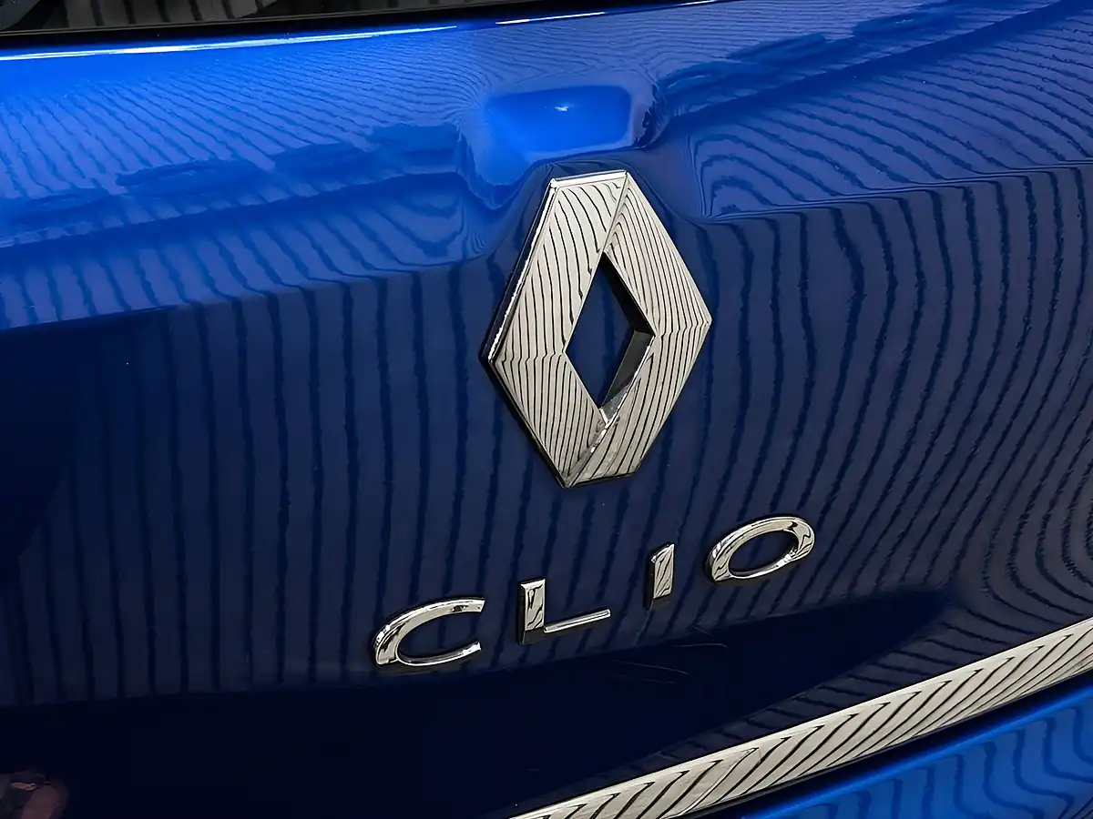 Used 2018 Renault Clio Iconic Blue - Interior and Exterior details 10