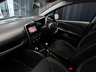 Used 2018 Renault Clio Iconic Blue - Interior and Exterior details 15