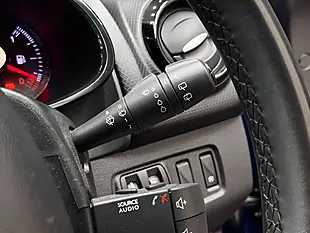 Used 2018 Renault Clio Iconic Blue - Interior and Exterior details 16