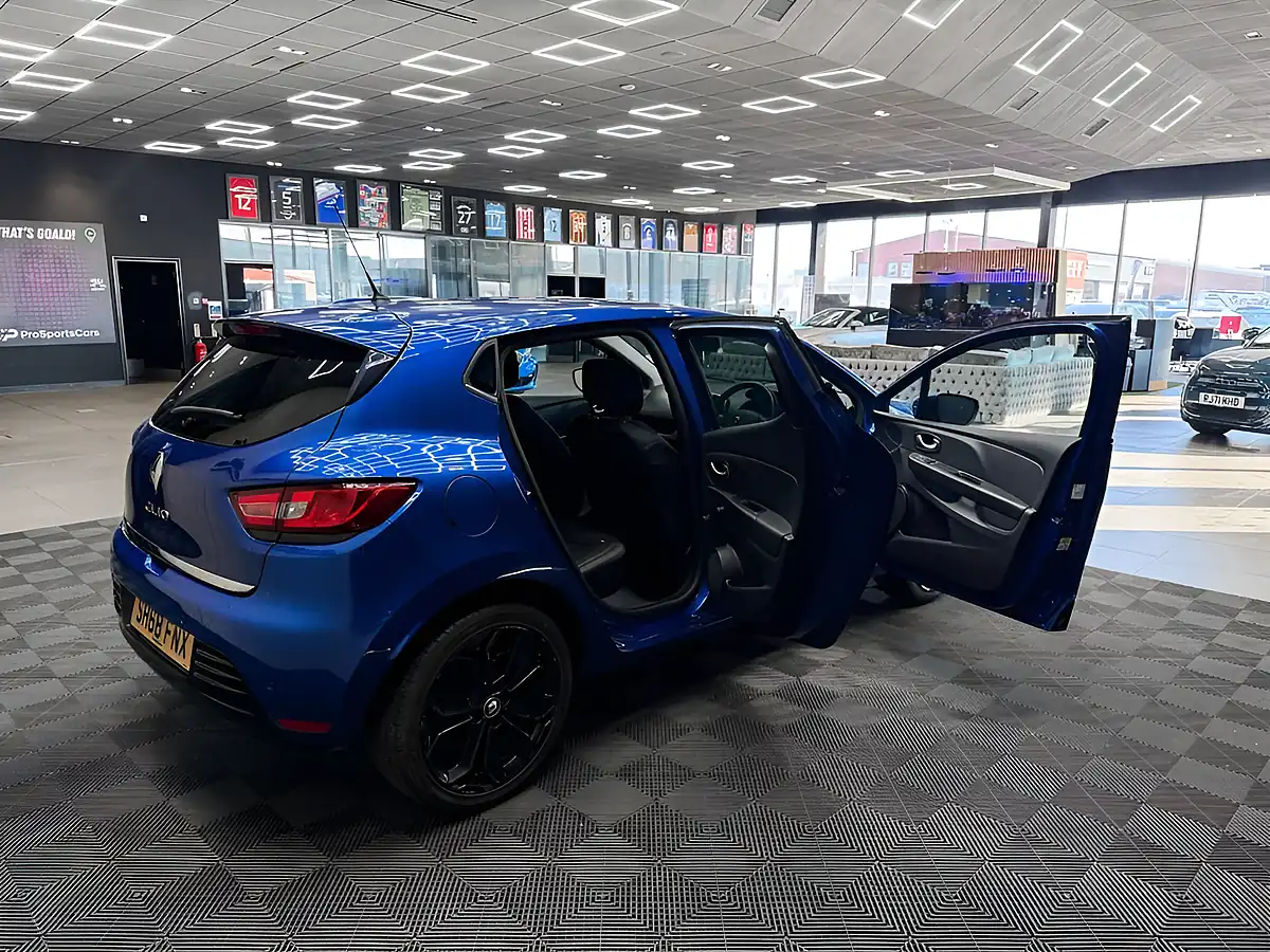 Used 2018 Renault Clio Iconic Blue - Interior and Exterior details 19
