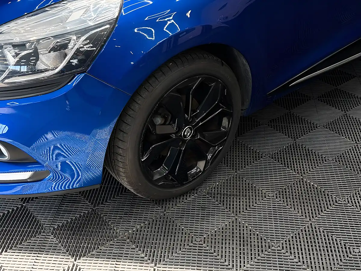 Used 2018 Renault Clio Iconic Blue - Interior and Exterior details 20
