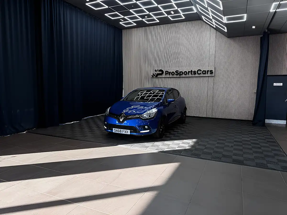 Used 2018 Renault Clio Iconic Blue - Interior and Exterior details 3