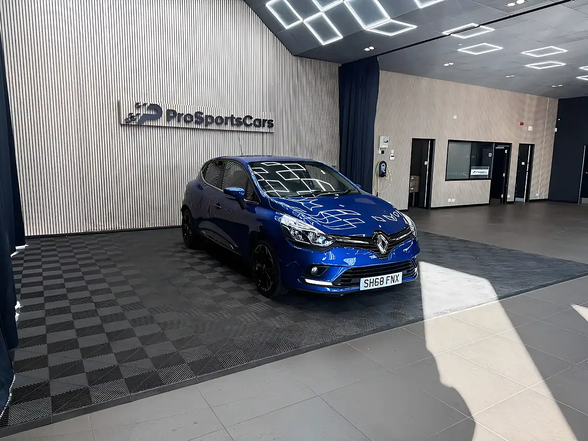 Used 2018 Renault Clio Iconic Blue - Interior and Exterior details 4