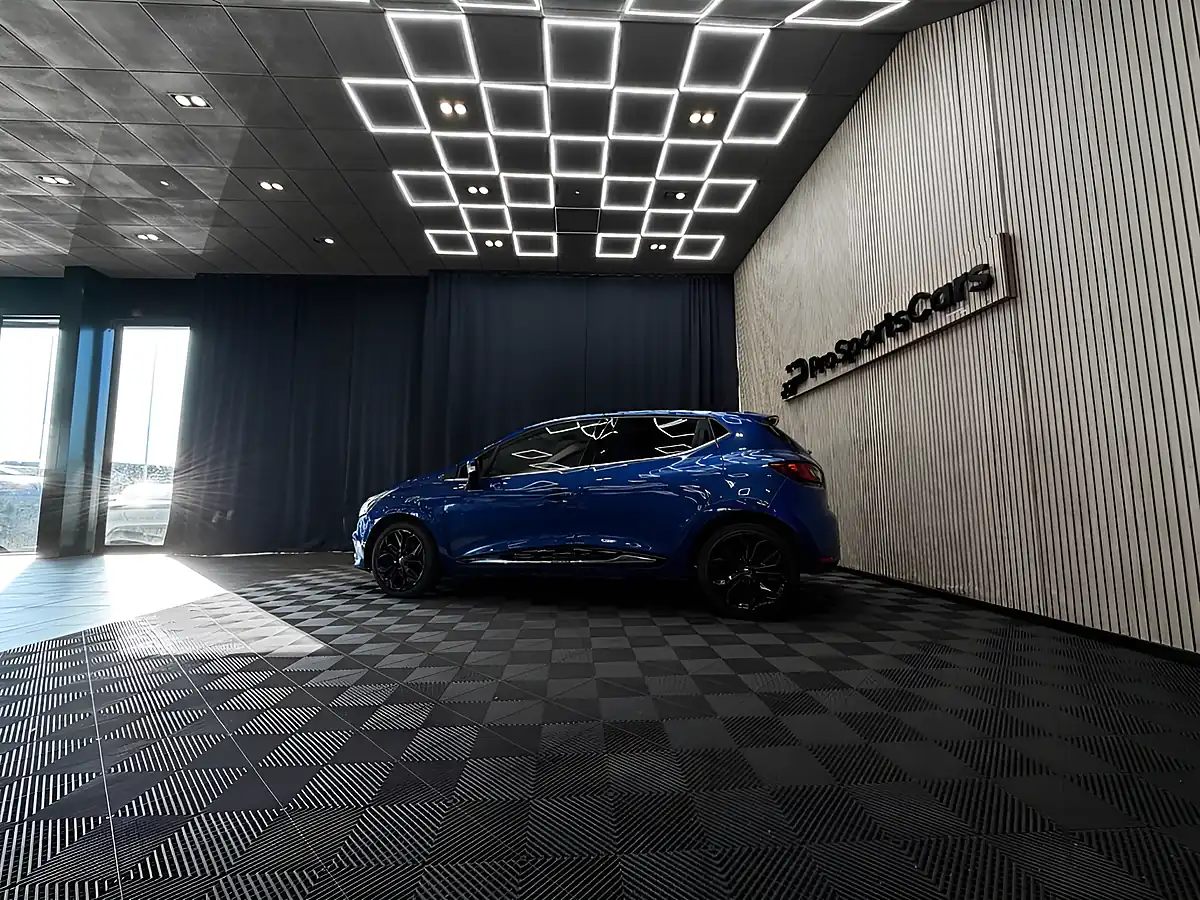 Used 2018 Renault Clio Iconic Blue - Interior and Exterior details 8