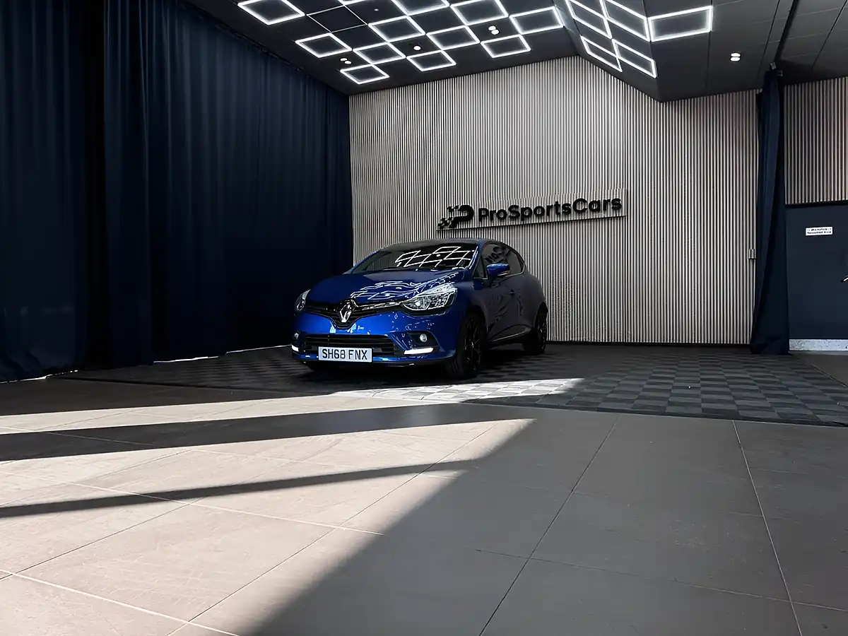 Used 2018 Renault Clio Iconic Blue - Interior and Exterior details 9