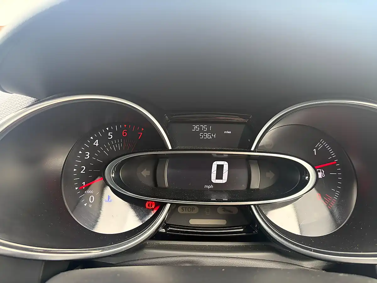 Used 2018 Renault Clio Iconic Blue - Interior and Exterior details 12