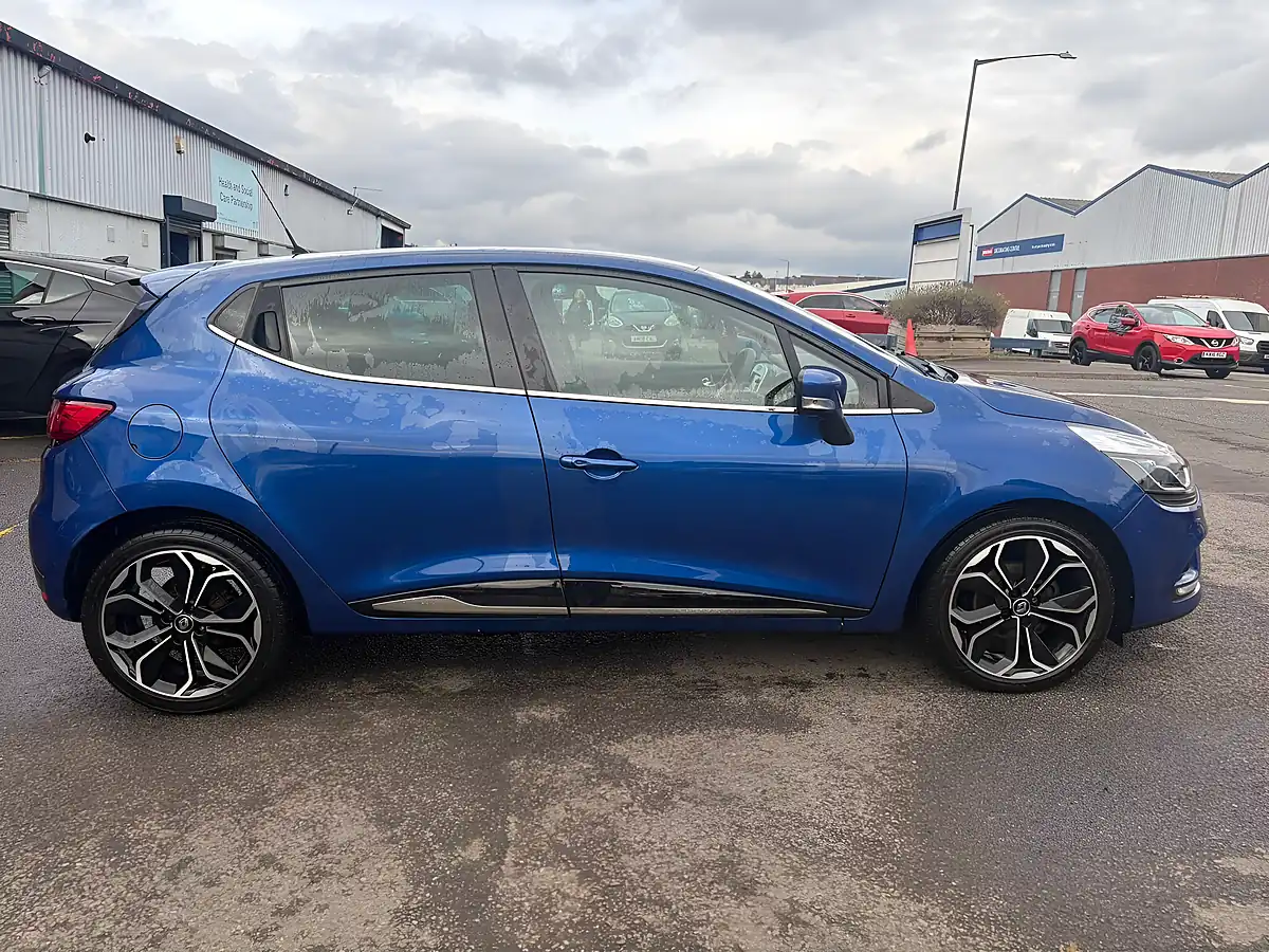 Used 2018 Renault Clio Iconic Blue - Interior and Exterior details 4