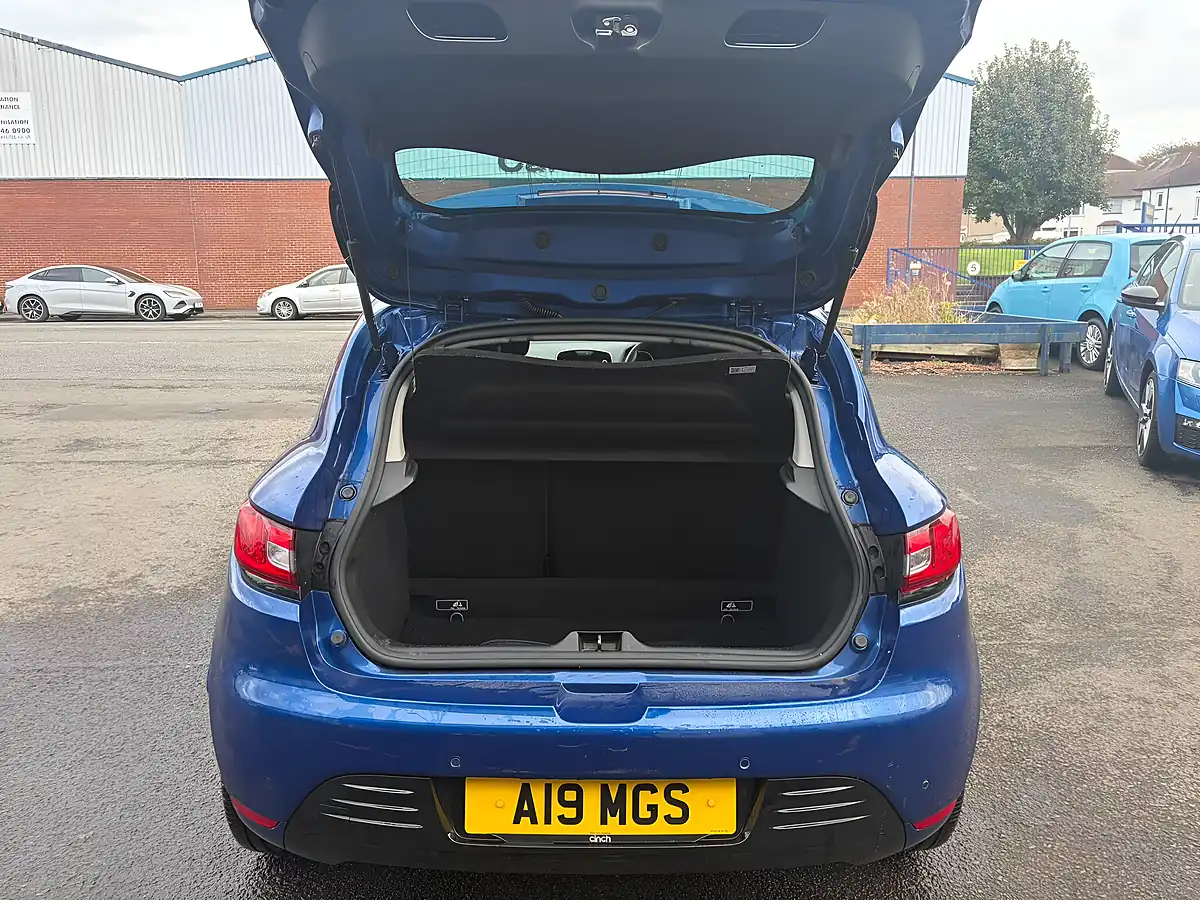 Used 2018 Renault Clio Iconic Blue - Interior and Exterior details 7