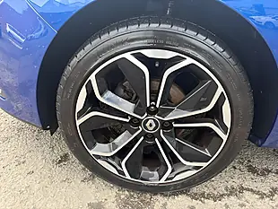 Used 2018 Renault Clio Iconic Blue - Interior and Exterior details 9