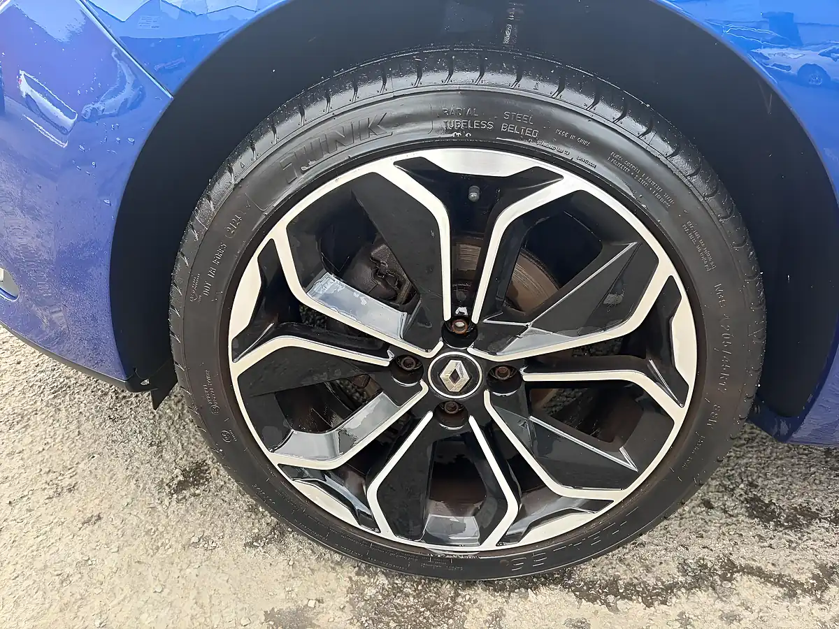 Used 2018 Renault Clio Iconic Blue - Interior and Exterior details 9