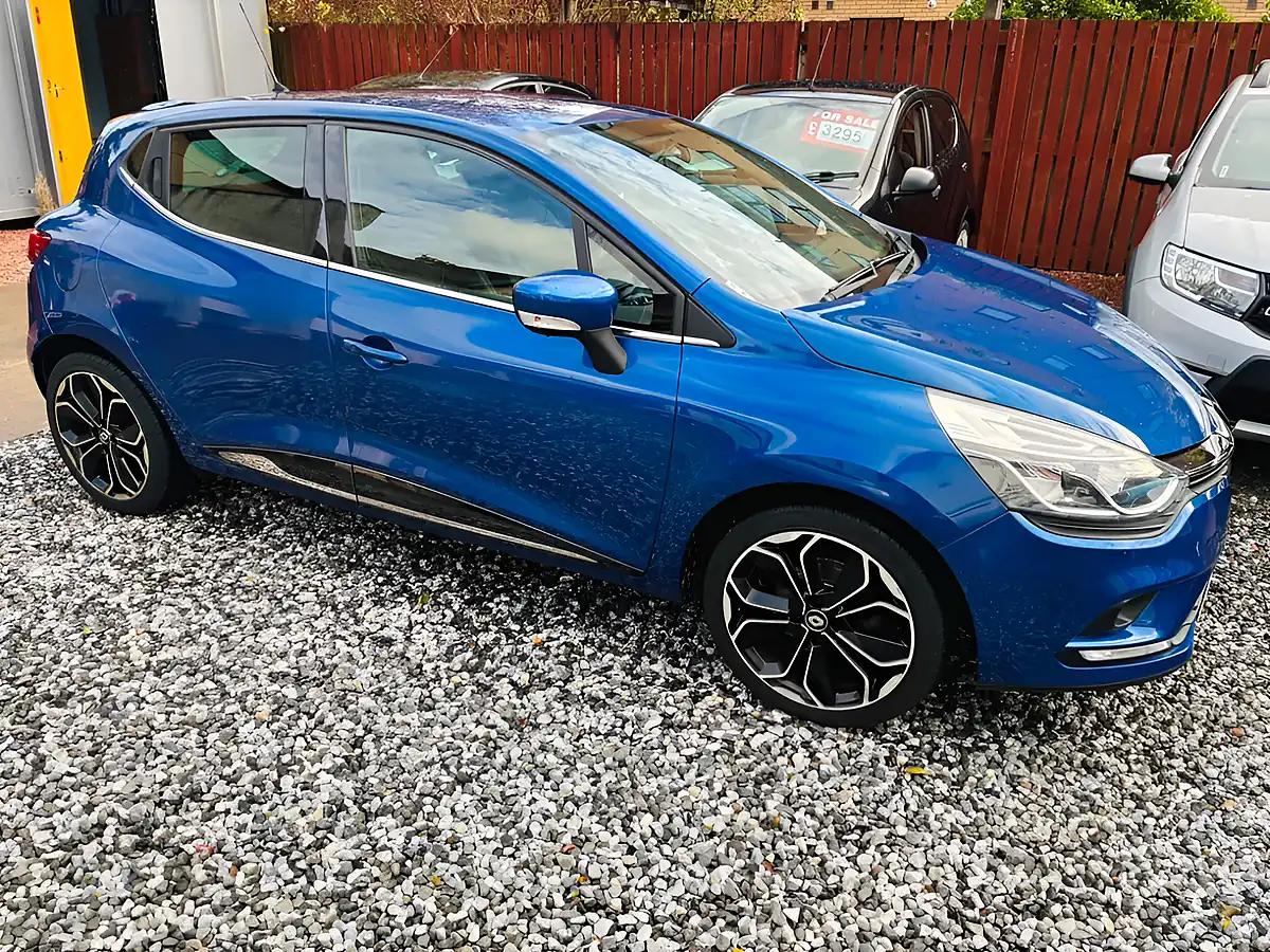 Used 2018 Renault Clio Iconic Blue - Interior and Exterior details 10