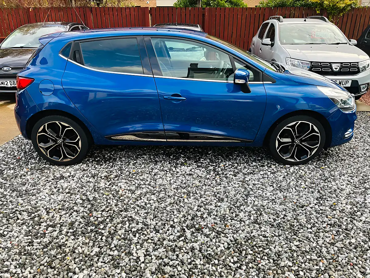 Used 2018 Renault Clio Iconic Blue - Interior and Exterior details 14