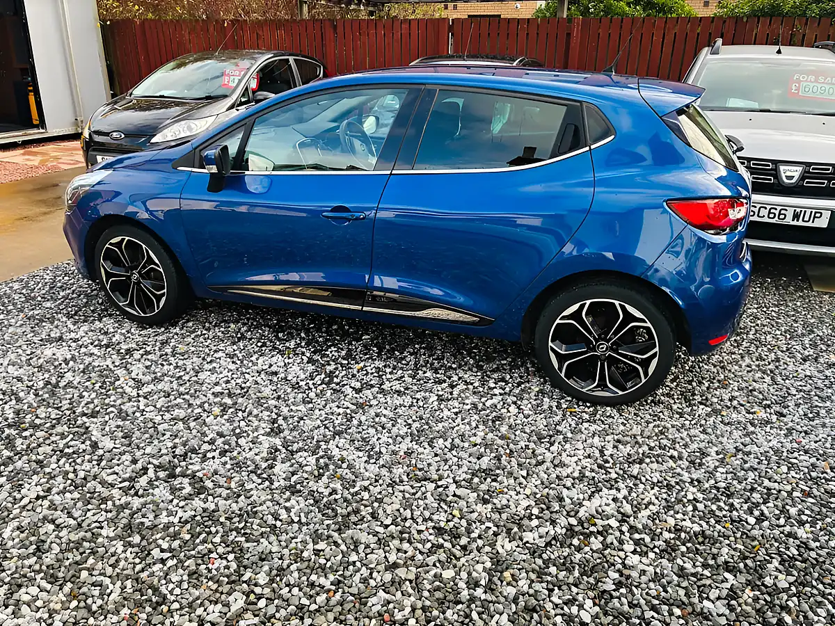 Used 2018 Renault Clio Iconic Blue - Interior and Exterior details 15