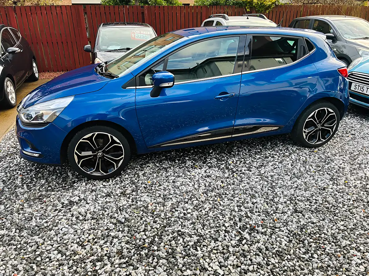 Used 2018 Renault Clio Iconic Blue - Interior and Exterior details 16