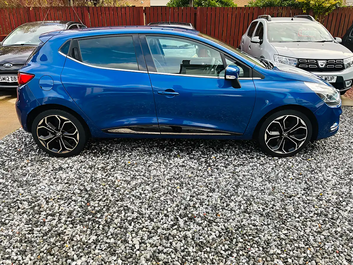 Used 2018 Renault Clio Iconic Blue - Interior and Exterior details 19