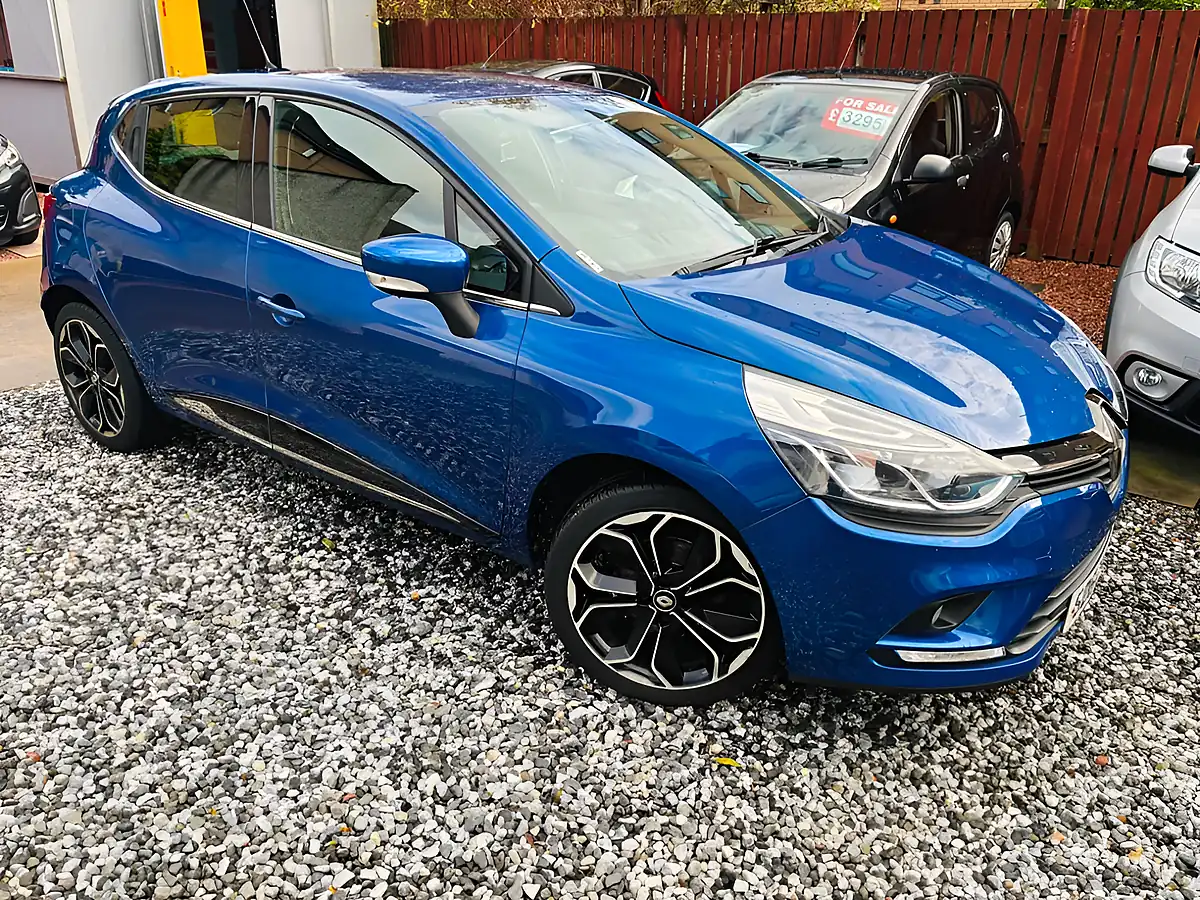 Used 2018 Renault Clio Iconic Blue - Interior and Exterior details 2