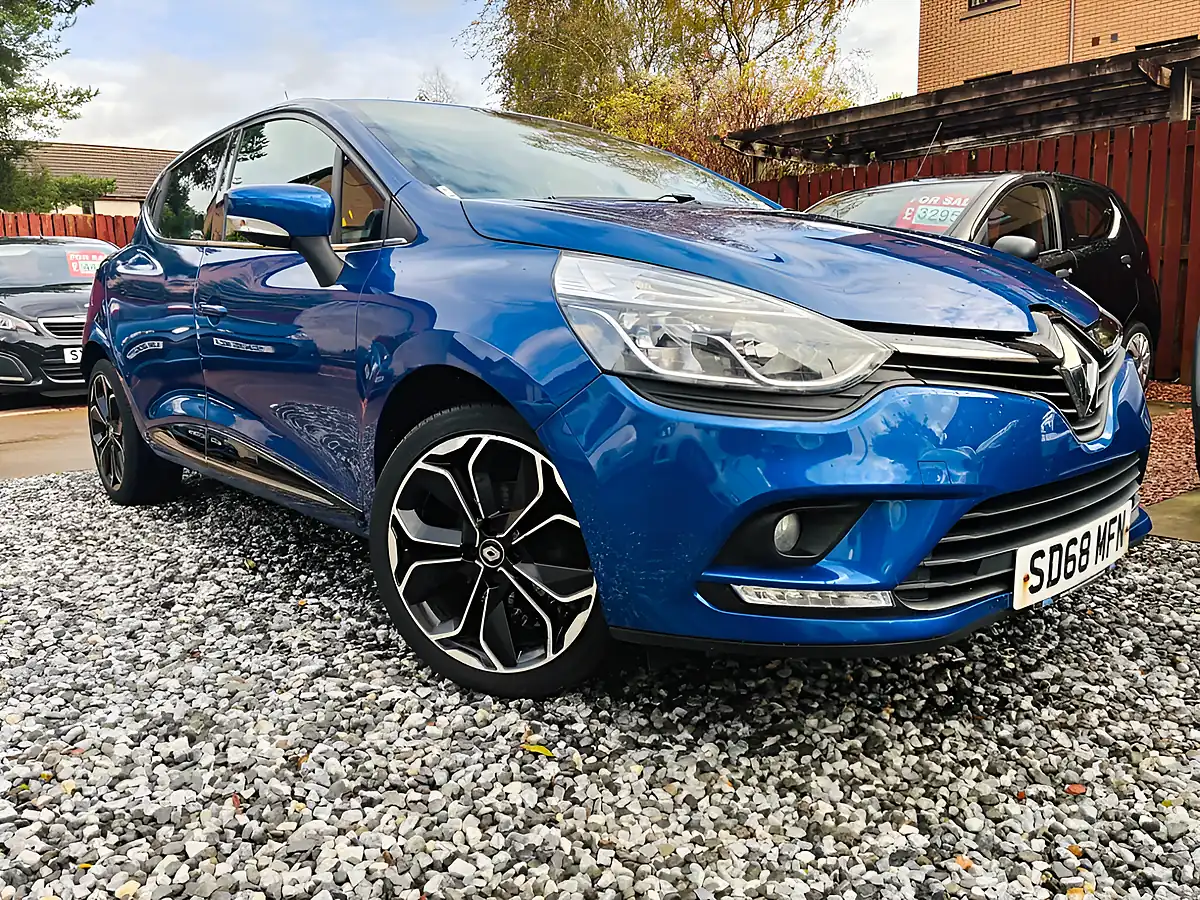 Used 2018 Renault Clio Iconic Blue - Interior and Exterior details 8
