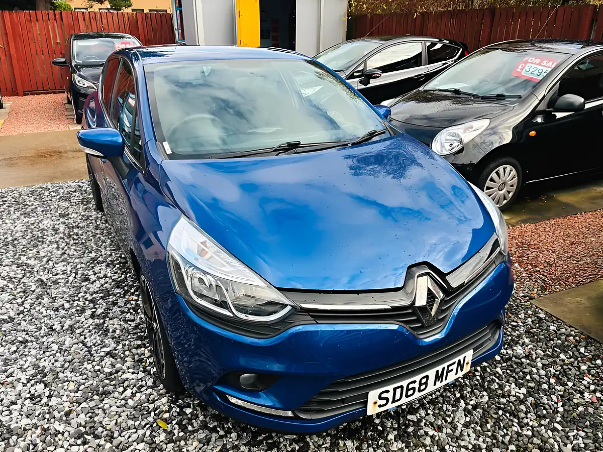 Used 2018 Renault Clio Iconic Blue - Interior and Exterior details 9