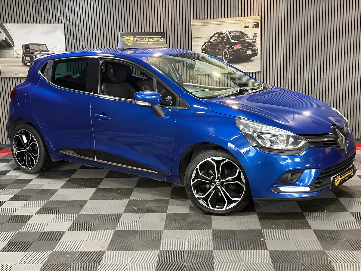 Used 2018 Renault Clio Iconic Blue - Front View