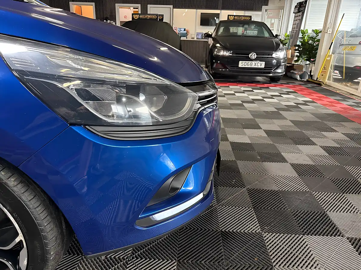 Used 2018 Renault Clio Iconic Blue - Interior and Exterior details 10