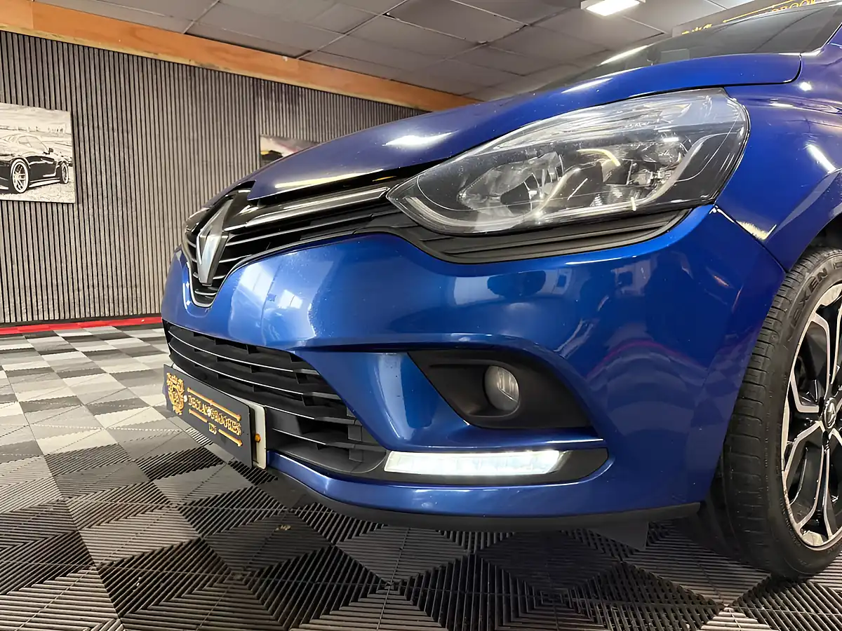 Used 2018 Renault Clio Iconic Blue - Interior and Exterior details 14