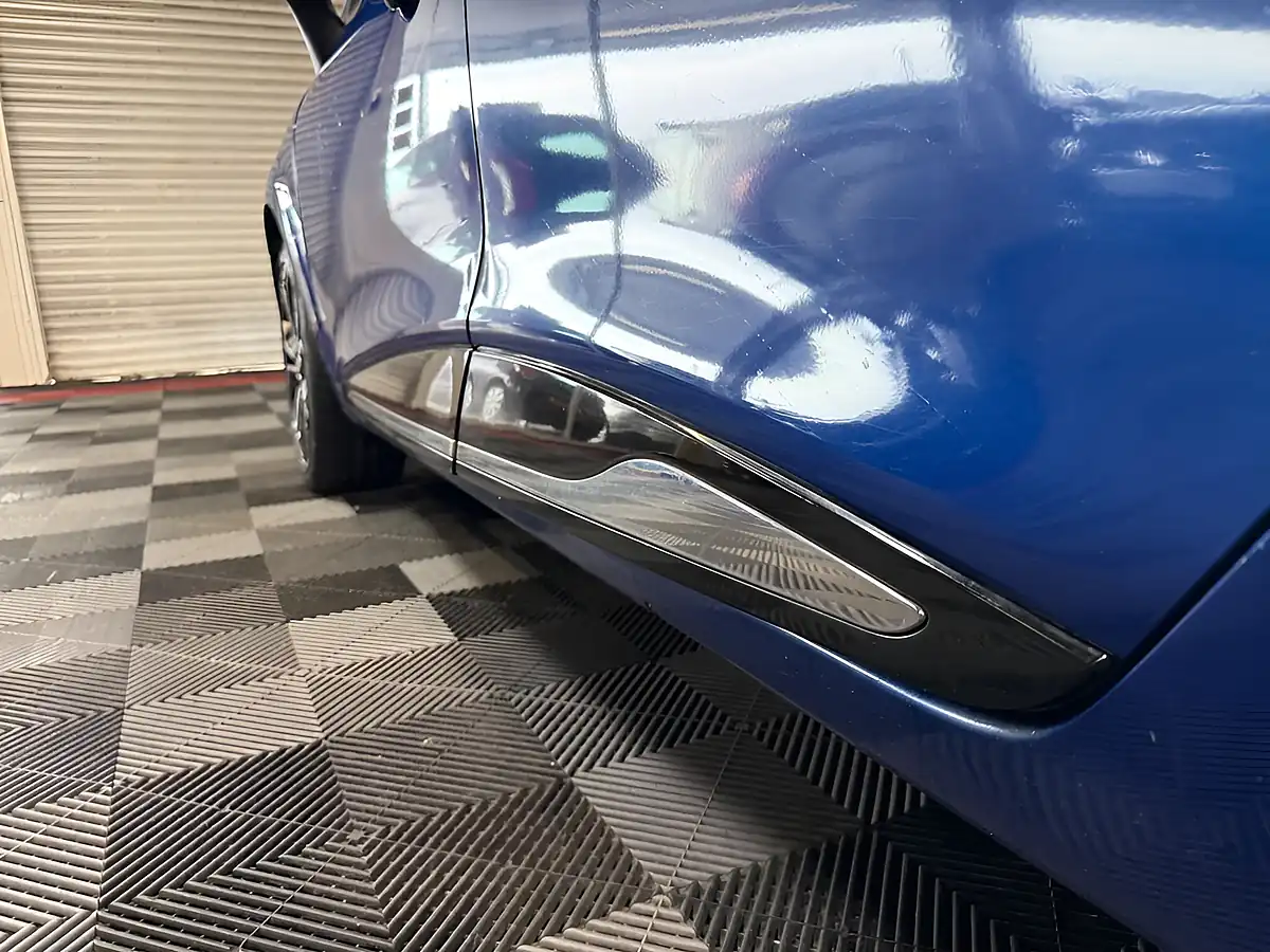 Used 2018 Renault Clio Iconic Blue - Interior and Exterior details 16