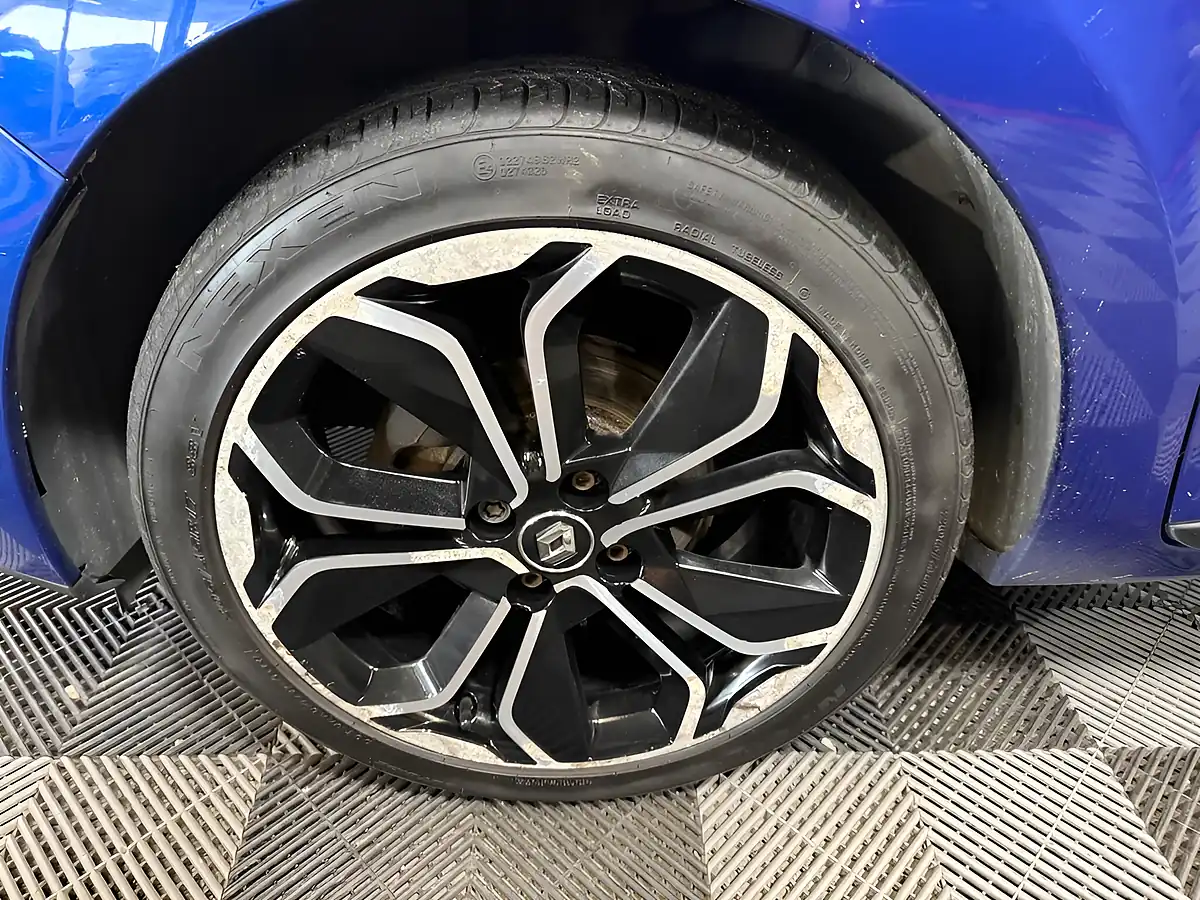 Used 2018 Renault Clio Iconic Blue - Interior and Exterior details 20