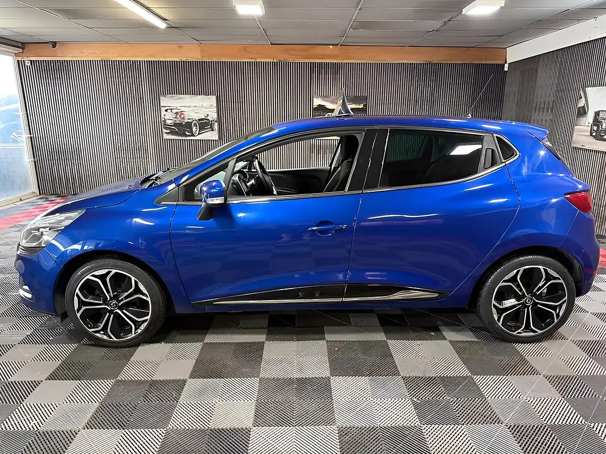 Used 2018 Renault Clio Iconic Blue - Interior and Exterior details 5