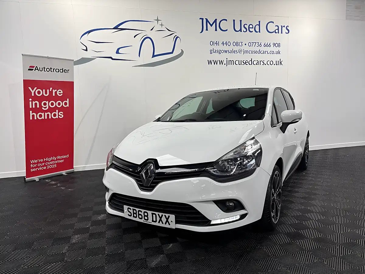 Used 2018 Renault Clio Iconic Glacier White - Front View
