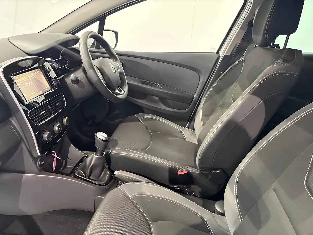 Used 2018 Renault Clio Iconic Glacier White - Interior and Exterior details 12