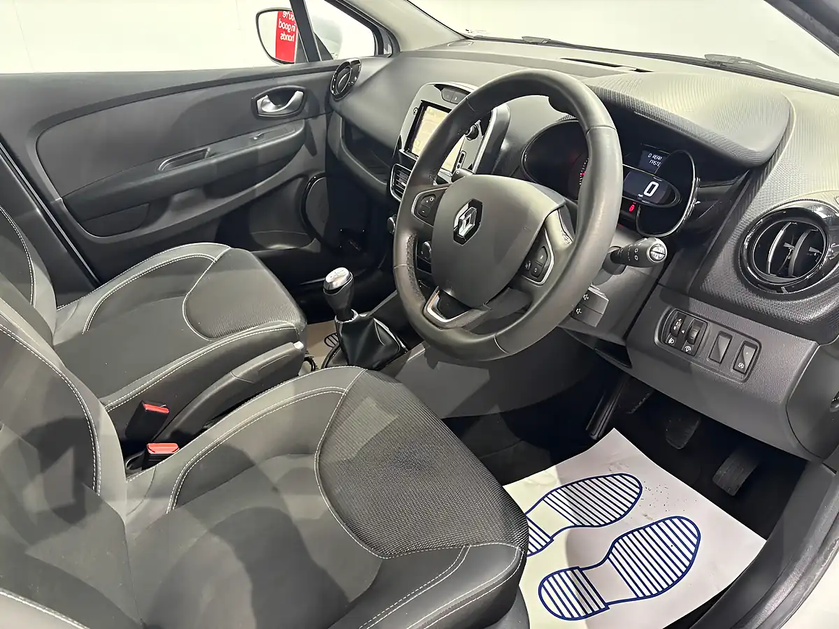 Used 2018 Renault Clio Iconic Glacier White - Interior and Exterior details 13