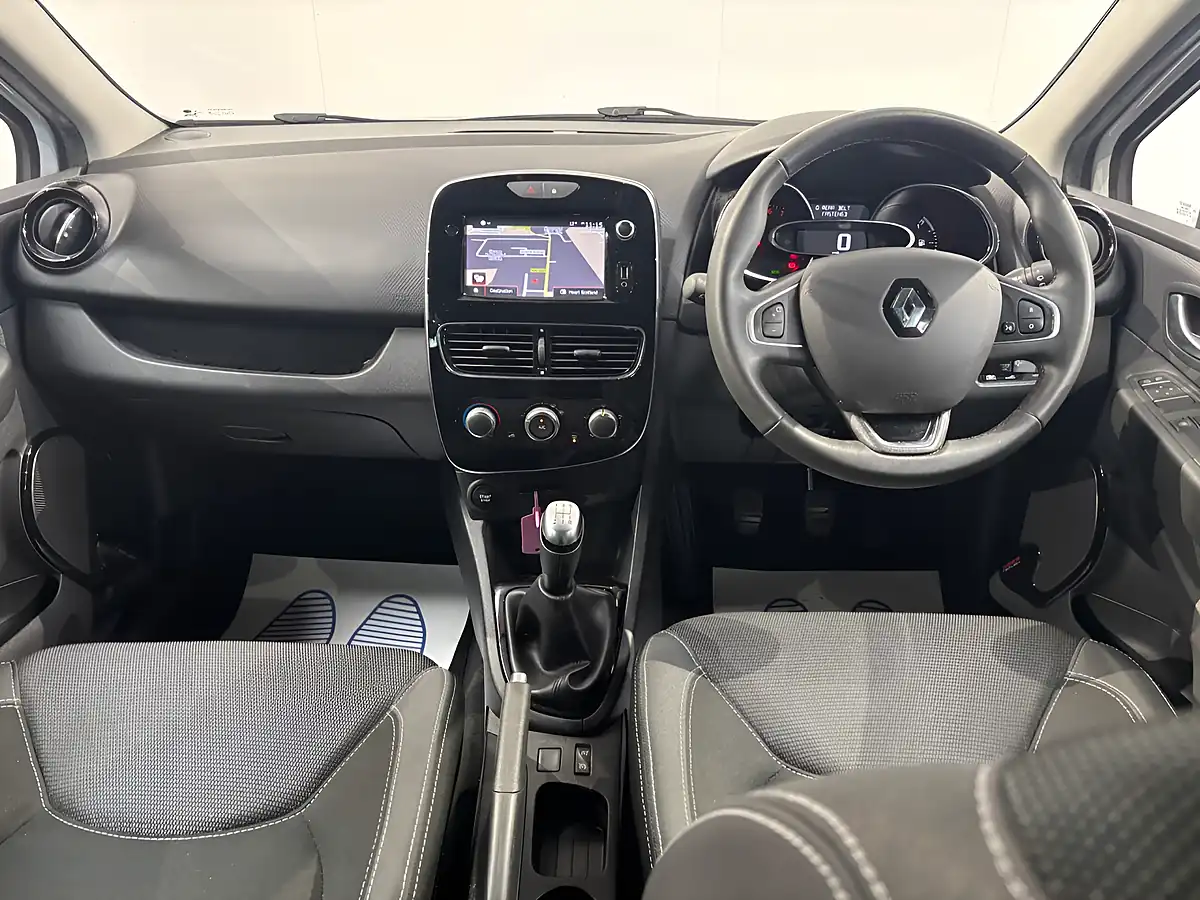 Used 2018 Renault Clio Iconic Glacier White - Interior and Exterior details 17