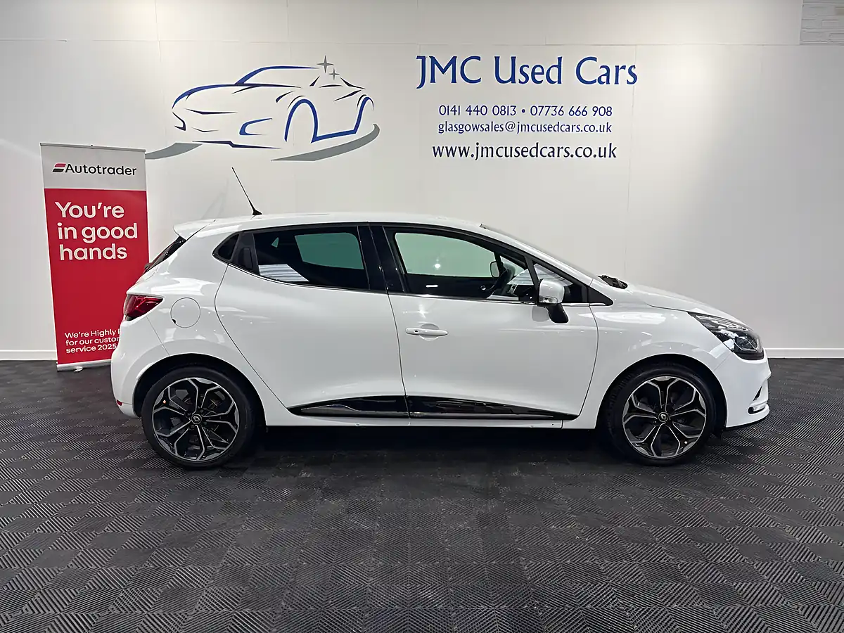 Used 2018 Renault Clio Iconic Glacier White - Interior and Exterior details 4