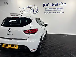 Used 2018 Renault Clio Iconic Glacier White - Interior and Exterior details 9