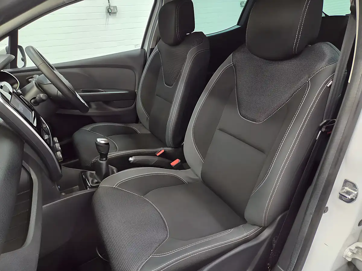 Used 2018 Renault Clio Iconic Glacier White - Interior and Exterior details 10