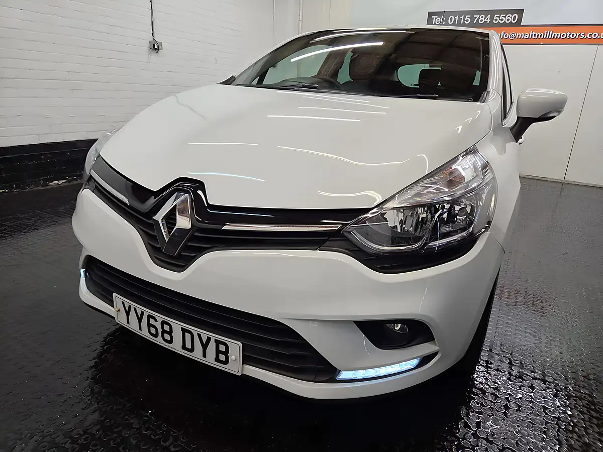 Used 2018 Renault Clio Iconic Glacier White - Interior and Exterior details 3