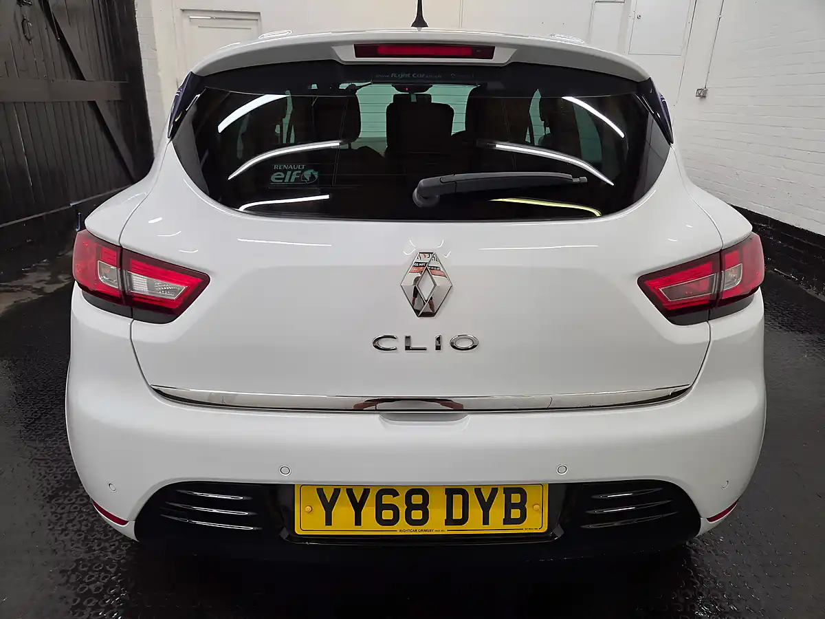 Used 2018 Renault Clio Iconic Glacier White - Interior and Exterior details 5