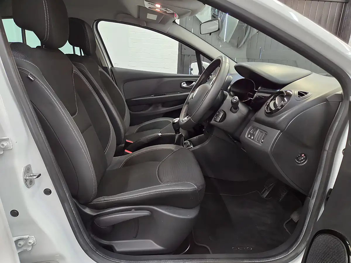 Used 2018 Renault Clio Iconic Glacier White - Interior and Exterior details 7