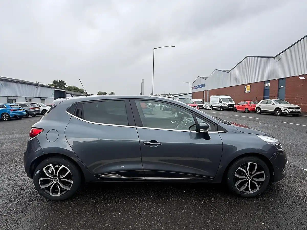 Used 2018 Renault Clio Iconic Grey - Interior and Exterior details 4