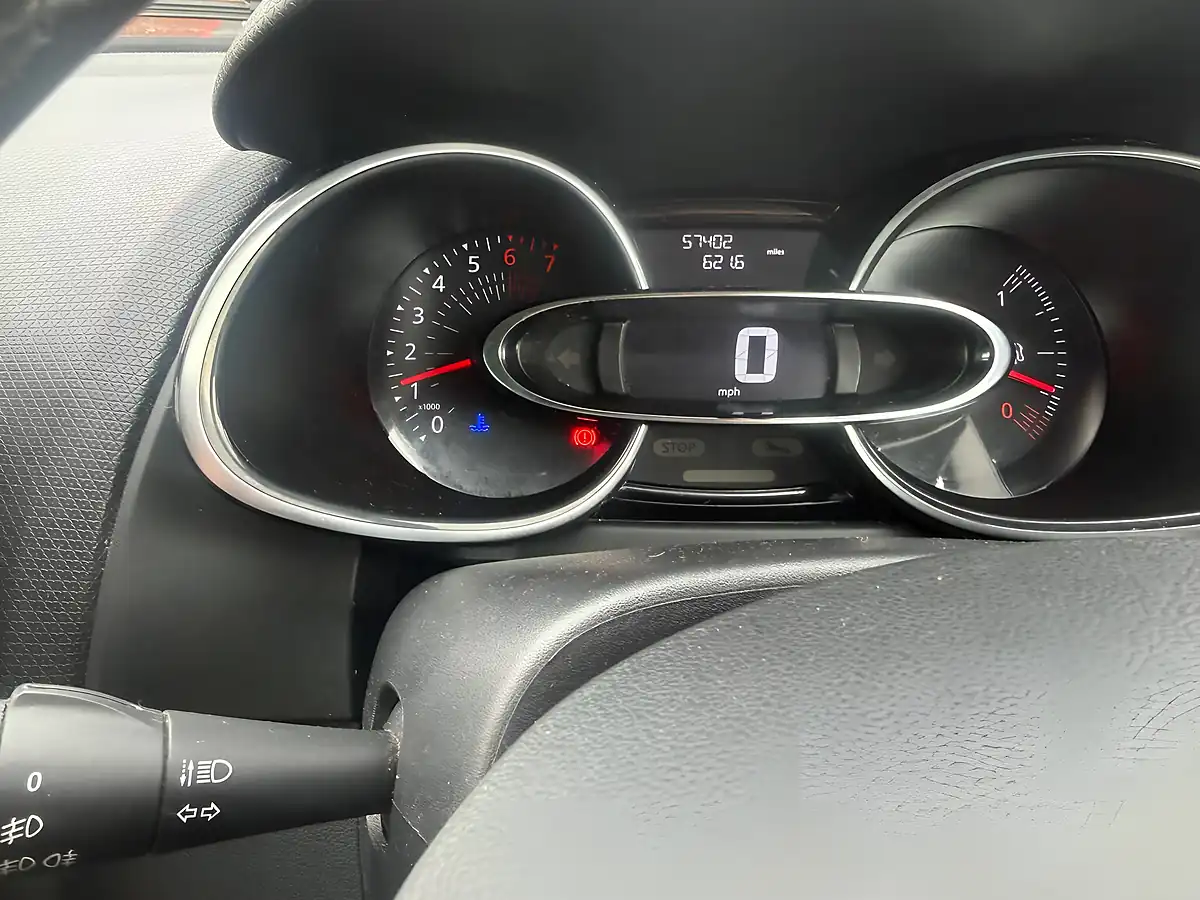 Used 2018 Renault Clio Iconic Grey - Interior and Exterior details 8