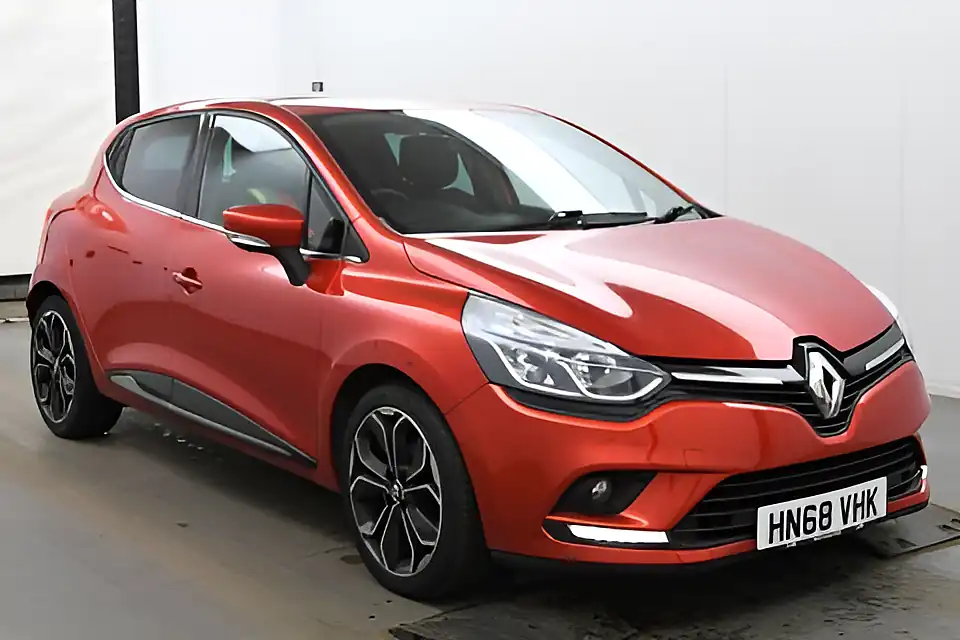 Used 2018 Renault Clio Iconic Mars Red - Front View