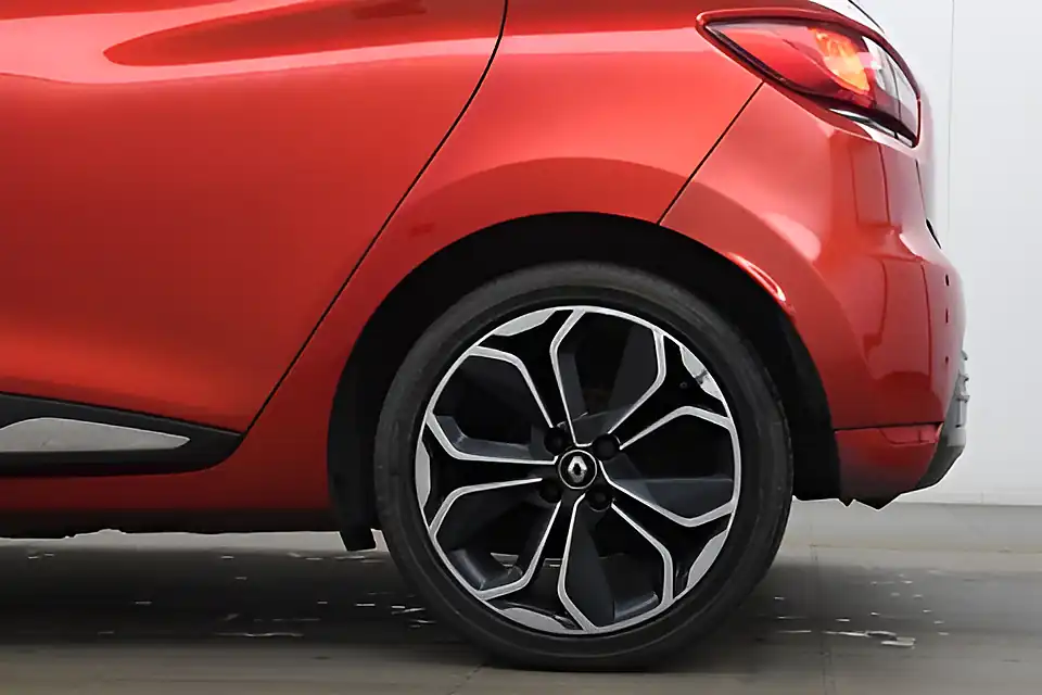 Used 2018 Renault Clio Iconic Mars Red - Interior and Exterior details 11
