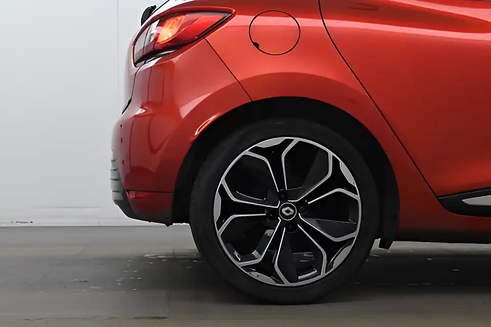Used 2018 Renault Clio Iconic Mars Red - Interior and Exterior details 16