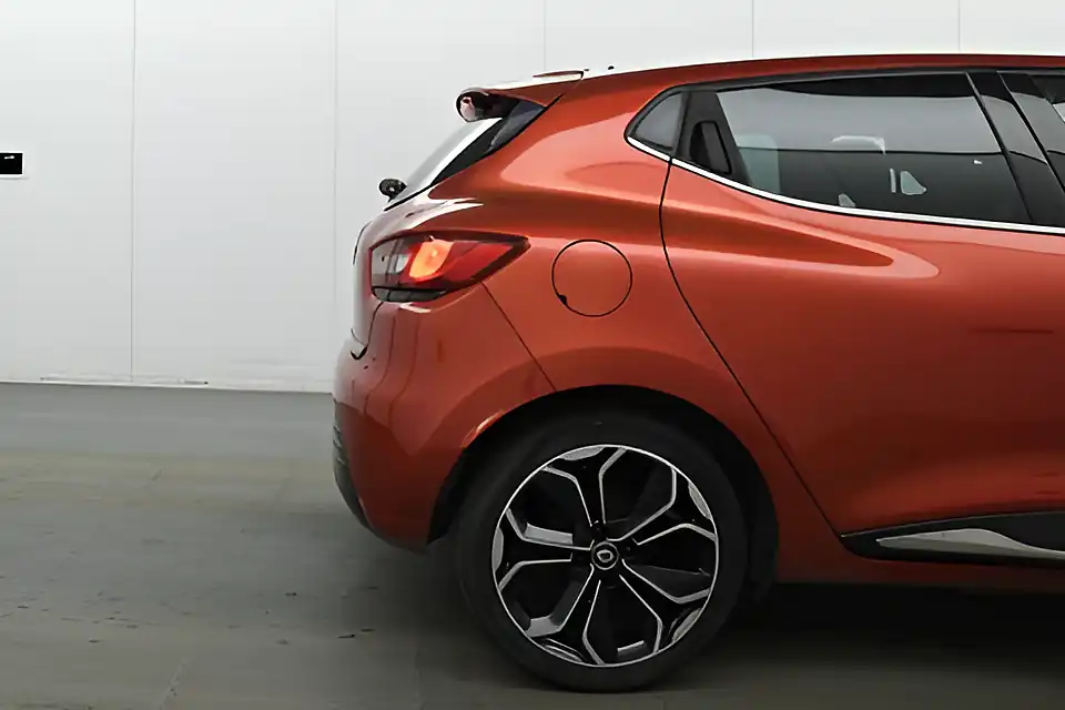 Used 2018 Renault Clio Iconic Mars Red - Interior and Exterior details 17