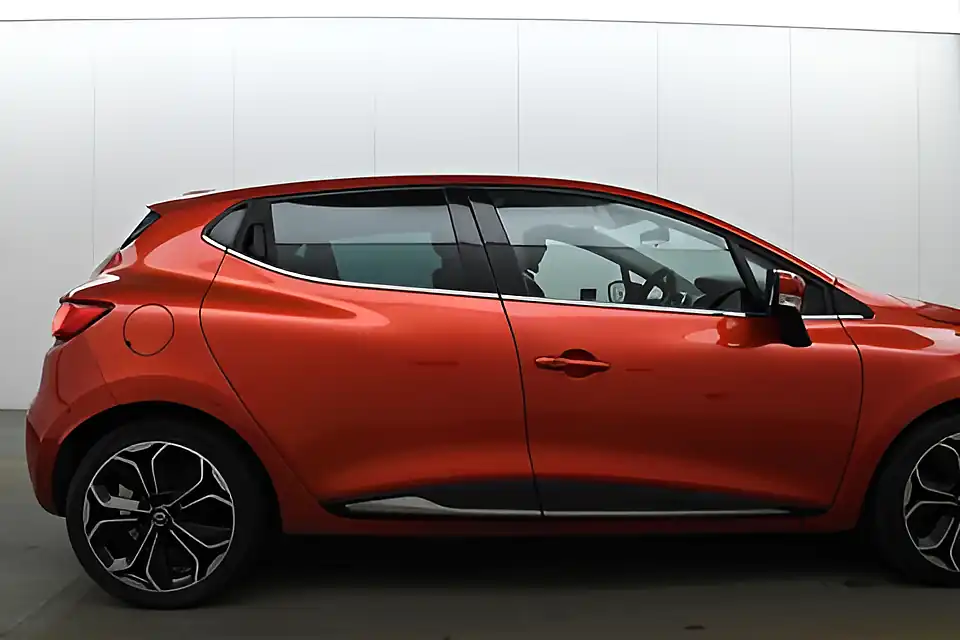 Used 2018 Renault Clio Iconic Mars Red - Interior and Exterior details 18