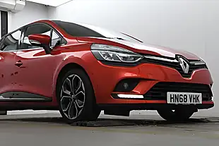 Used 2018 Renault Clio Iconic Mars Red - Interior and Exterior details 2