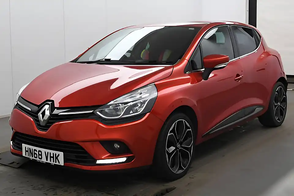 Used 2018 Renault Clio Iconic Mars Red - Interior and Exterior details 5