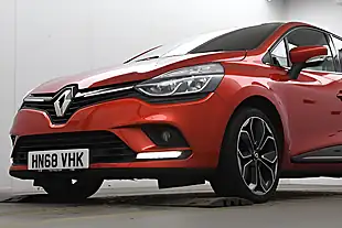 Used 2018 Renault Clio Iconic Mars Red - Interior and Exterior details 6