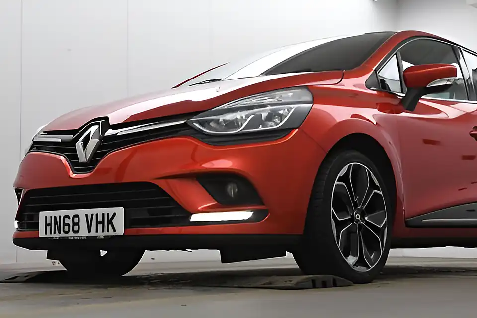 Used 2018 Renault Clio Iconic Mars Red - Interior and Exterior details 6