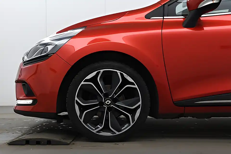 Used 2018 Renault Clio Iconic Mars Red - Interior and Exterior details 7